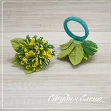 Резинка для волос ручной работы "Цветок из петелек" желто-зеленая